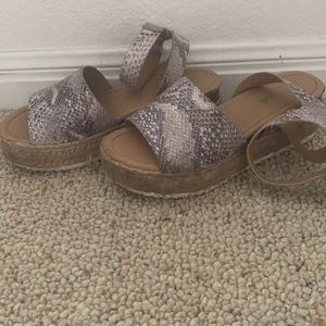 Platform silver/ grey sandals with twine